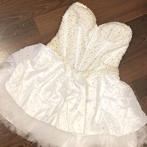 A Line Sweetheart Sleeveless Satin Puffy Short Dress with Beading detail 😍